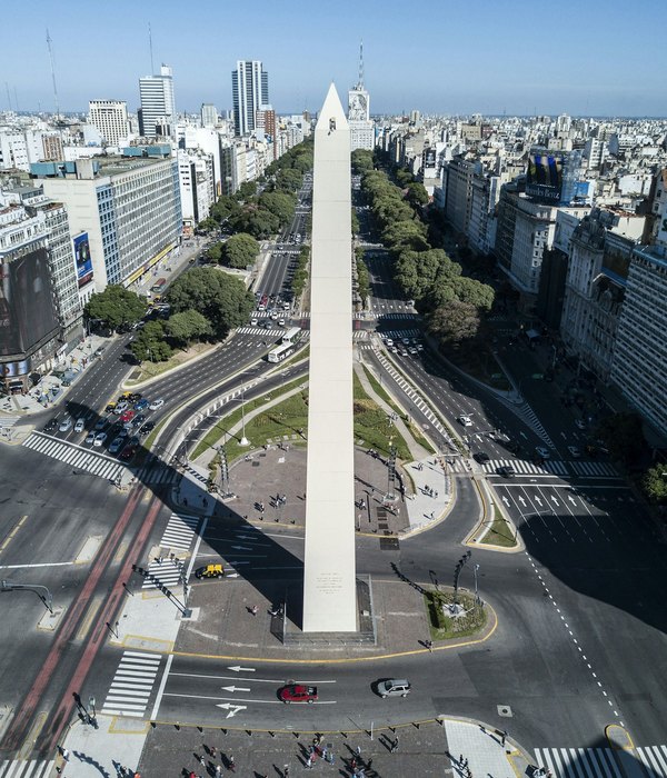 Obelisco de Buenos Aires on 9 de Julio Avenue